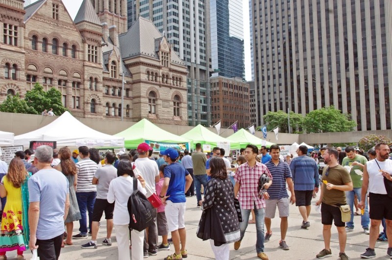 Toronto's India Day Parade pays tribute to Indian multiculturalism 