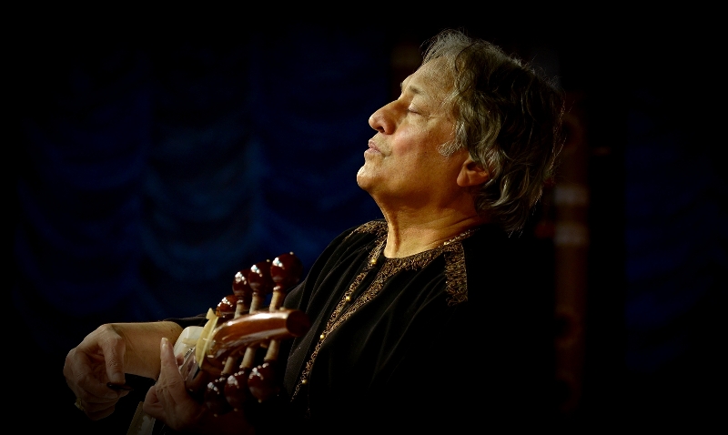 Sarod Maestro Ustad Amjad Ali Khan captures hearts in Kolkata with captivating performance 