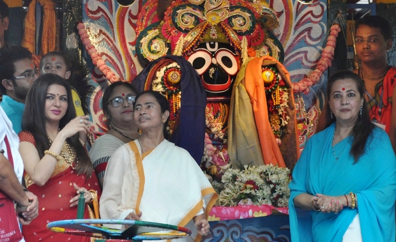 Mamata Banerjee joins Rath Yatra celebration in Kolkata 