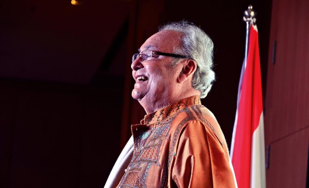 Soumitra Chatterjee receives Legion of Honours