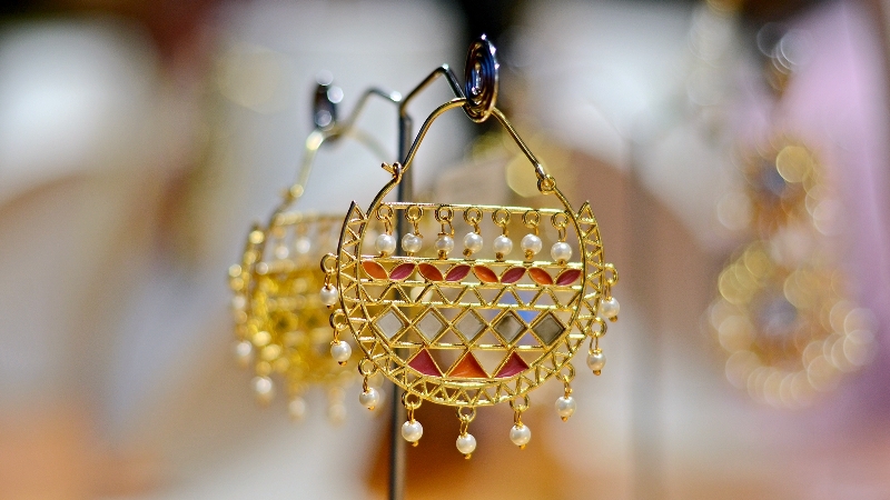 Voylla unveils new line of jewellery, recreates Bengali art form Kantha