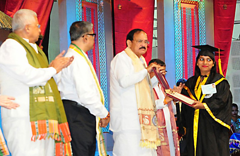 VP  addressing the Convocation of Tripura University, in Agartala, Tripura 