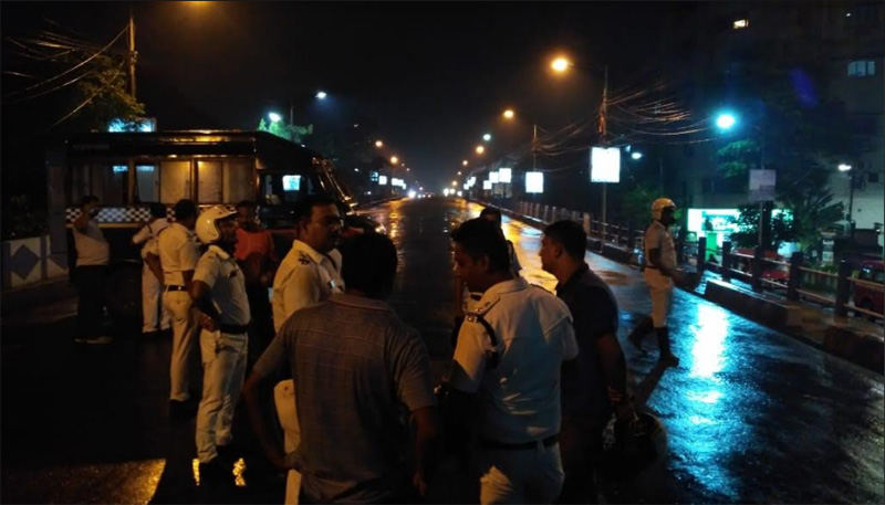 Kolkata Police cordon off Majherhat area following bridge collapse