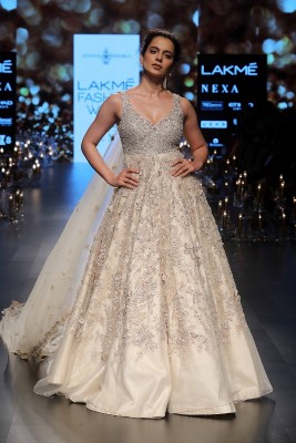 Bollywood queen Kangana Ranaut scorches ramp for Shyamal and Bhumika at LFW