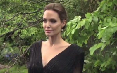 Angelina Jolie 'seeing' a real-estate agent?