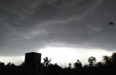 40 die in thunderstorm and lightning in three states