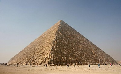 Danish couple allegedly climbs, poses nude at top of Khufu Pyramid, Egyptian authority starts probe