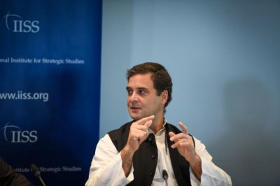 External Affairs Minister only busy in making visas: Gandhi