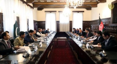 Pakistan PM Shahid Khaqan Abbasi visits Afghanistan, meets President Ashraf Ghani