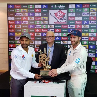 PCB unveils new Oye Hoye Trophy, fans criticise