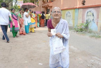 Voting for West Bengal Panchayat polls begins 