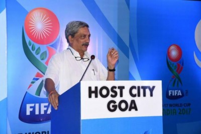 Goa Chief Minister Manohar Parrikar is responding well to treatment: Suresh Prabhu  