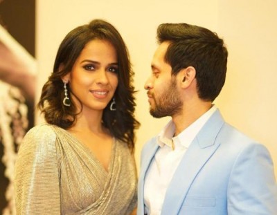 Saina Nehwal, husband Parupalli Kashyap pose to click some gorgeous images together