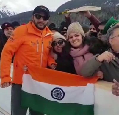 Shahid Afridi's respectful gesture is winning hearts, video goes viral