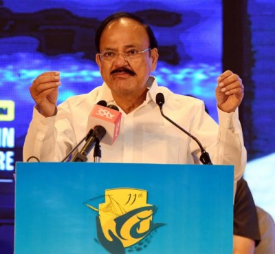 IAS officers should take role of translating â€˜Swarajyaâ€™ to â€˜Surajyaâ€™: Naidu