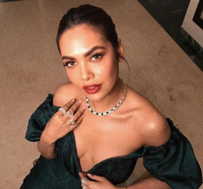 Esha Gupta turns bold, raises temperature on social media