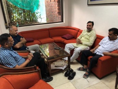 Opposition leaders support Kejriwal over his tussle with Delhi LG Anil Baijal