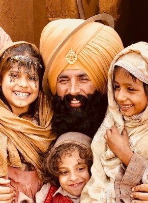 Akshay Kumar shoots with kids for Kesari