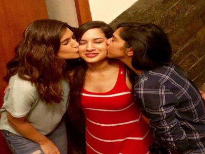 Kriti Sanon reunites with BFFs amid busy schedules