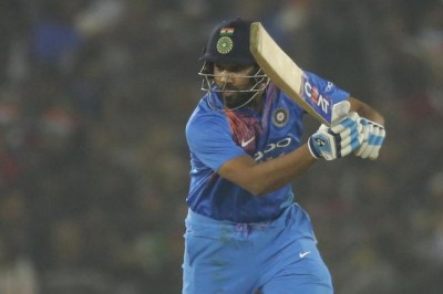 Rohit Sharma backs Indian team after first innings collapse