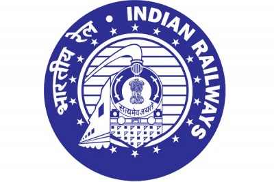 Alert Railway men saves injured person lying inside Railway track near Bansberia