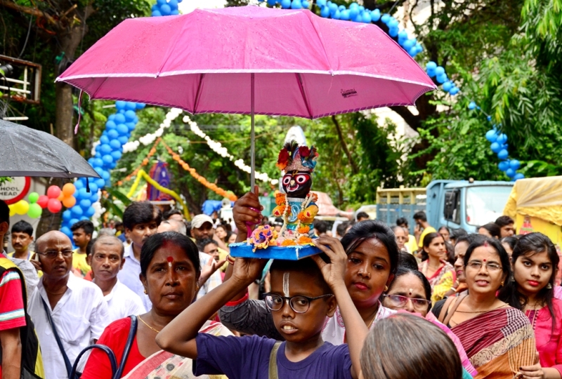 Mamata Banerjee joins Rath Yatra celebration in Kolkata 