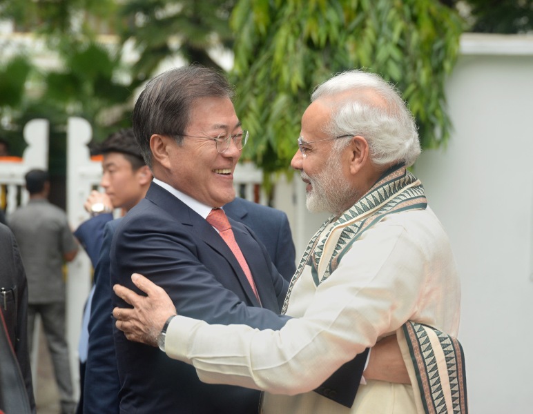 Narendra Modi, Moon Jae-in visit  World Peace Gong 