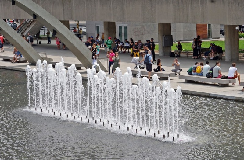 Toronto's India Day Parade pays tribute to Indian multiculturalism 