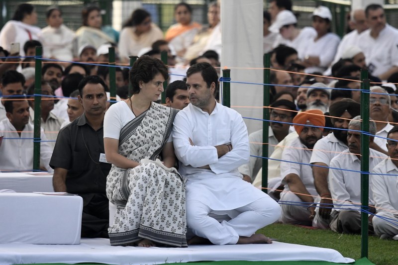 Rahul, Priyanka pay homage to Rajiv Gandhi