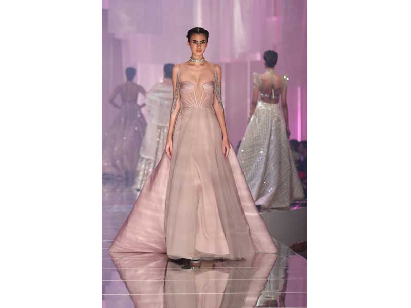 Katrina Kaif graces Lakme Fashion Week in Manish Malhotra's costume