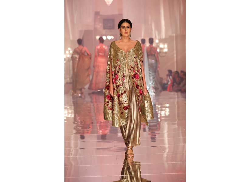 Katrina Kaif graces Lakme Fashion Week in Manish Malhotra's costume