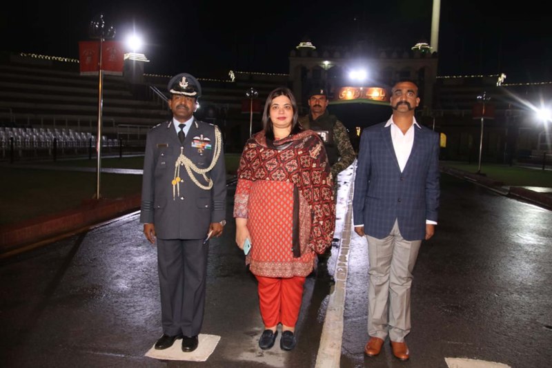 Wing Commander Abhinandan returns India through Wagah border