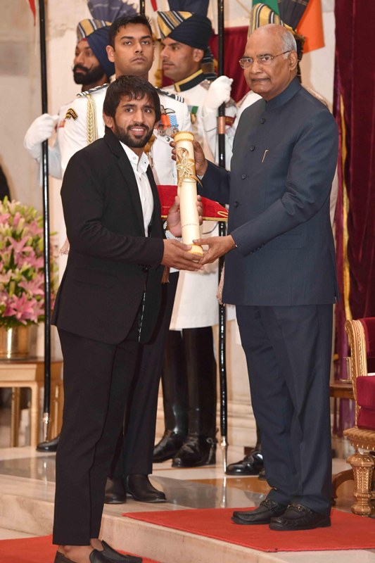 President Ram Nath Kovind presents the Padma Awards