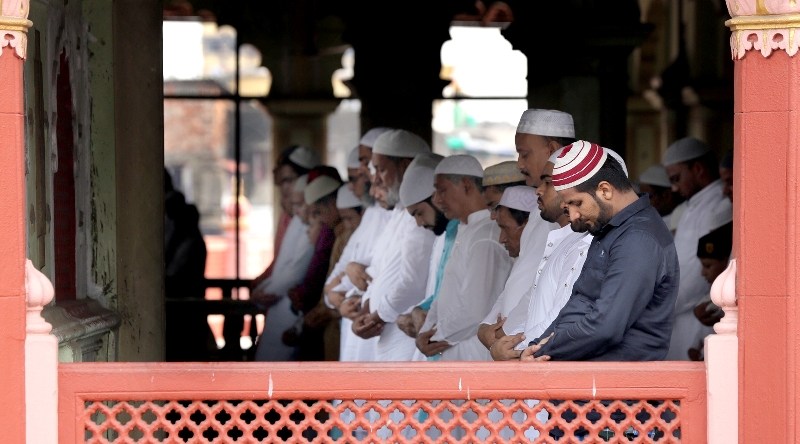 Muslims offer prayers on Eid outside a Kolkata mosque
