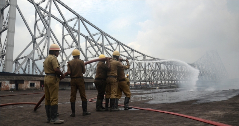 Fire breaks out in Kolkata godown adjacent to Howrah Bridge