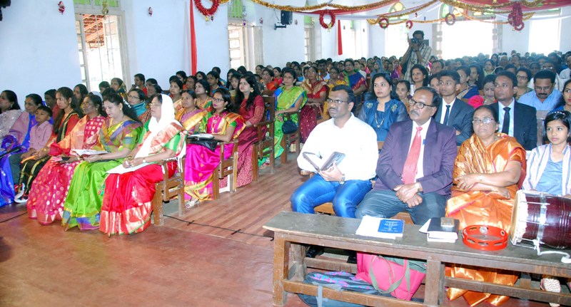 India soaks in Christmas festivities 