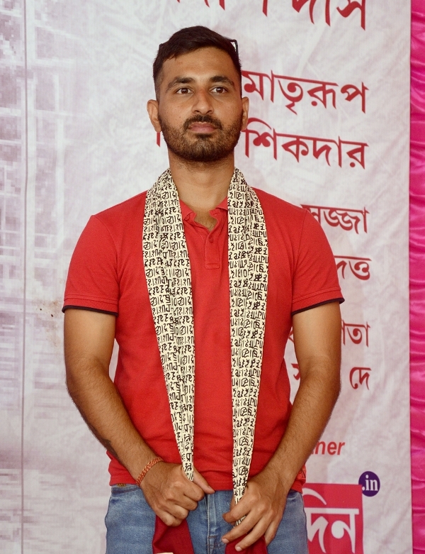 Prosenjit Chatterjee marks presence in Samaj Sebi Sangha's Khuti Pujo