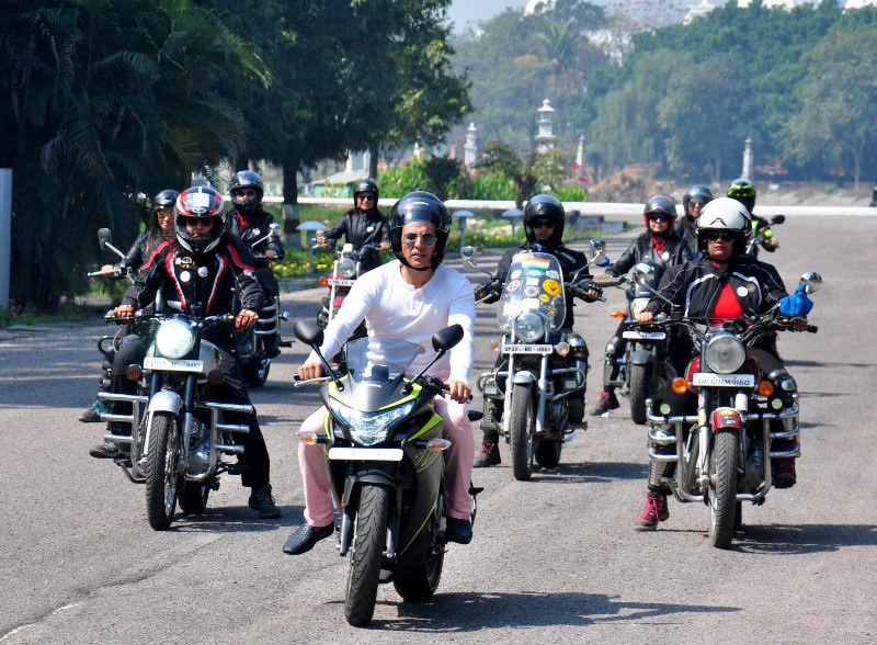  "Padman" Akshay Kumar promotes a sanitary napkin on Women's Day