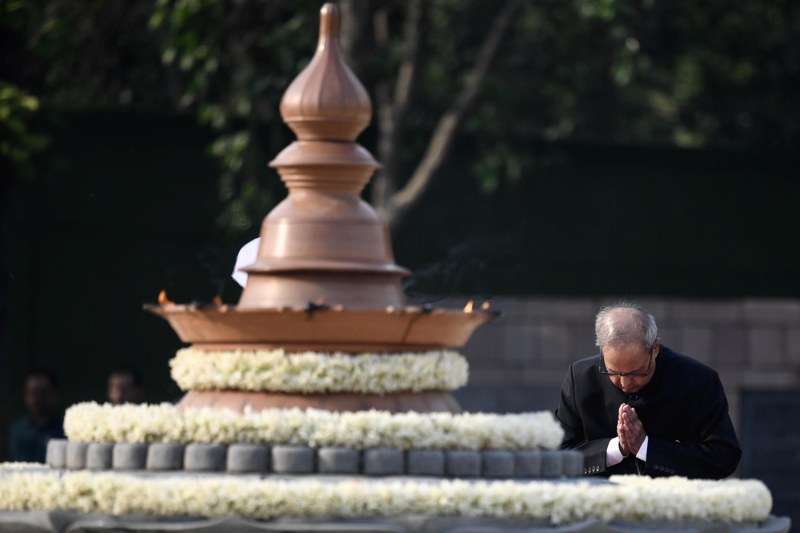Rahul, Priyanka pay homage to Rajiv Gandhi