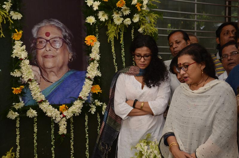 Kolkata: People bid final farewell to Nabaneeta Dev Sen
