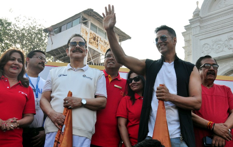  "Padman" Akshay Kumar promotes a sanitary napkin on Women's Day