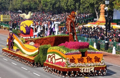 The tableau of CPWD passes through Rajpath on R-Day