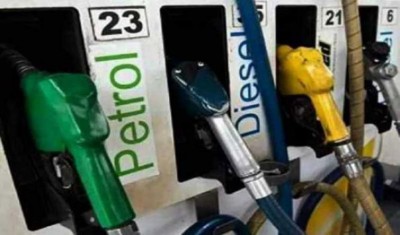 Petrol crosses Rs 77 mark in Mumbai