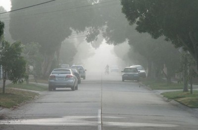 Delhi: Cold morning with moderate fog, 5 flights diverted