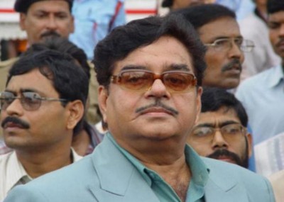 Shatrughan Sinha describes Rahul Gandhi's minimum income guarantee programme as a 'masterstroke'