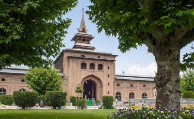 Jammu and Kashmir: All roads leading to historic Jamia Masjid closed