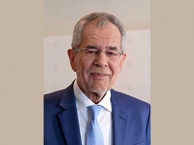 Austrian president consoles public in wake of coalition gov't collapse