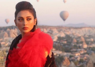 Mimi Chakraborty adds yet another glamorous image on social media