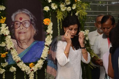 Kolkata: People bid final farewell to Nabaneeta Dev Sen