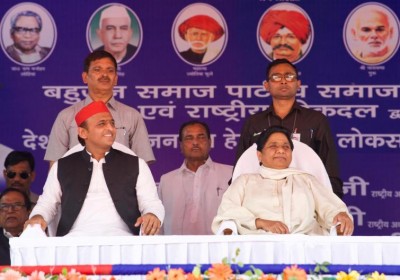 Akhilesh Yadav thanks Mayawati for withdrawing case against Mulayam,says will abide by SC verdict on Ayodhya
